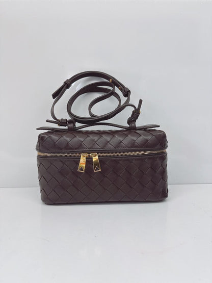 FONDANT INTRECCIATO LEATHER BANG BANG VANITY CASE WITH DETACHABLE STRAP