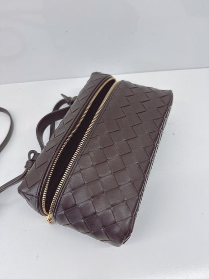 FONDANT INTRECCIATO LEATHER BANG BANG VANITY CASE WITH DETACHABLE STRAP