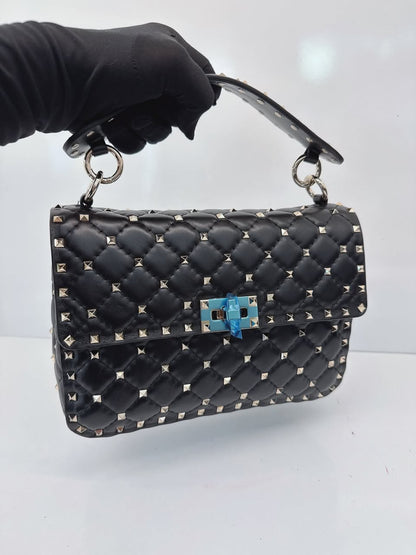 BLACK MEDIUM ROCKSTUD SPIKE CHAIN BAG IN NAPPA LEATHER