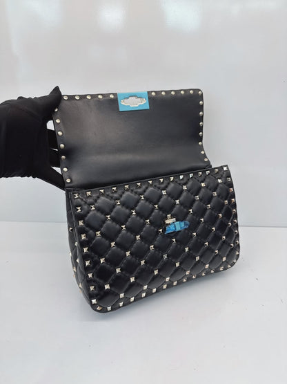 BLACK MEDIUM ROCKSTUD SPIKE CHAIN BAG IN NAPPA LEATHER
