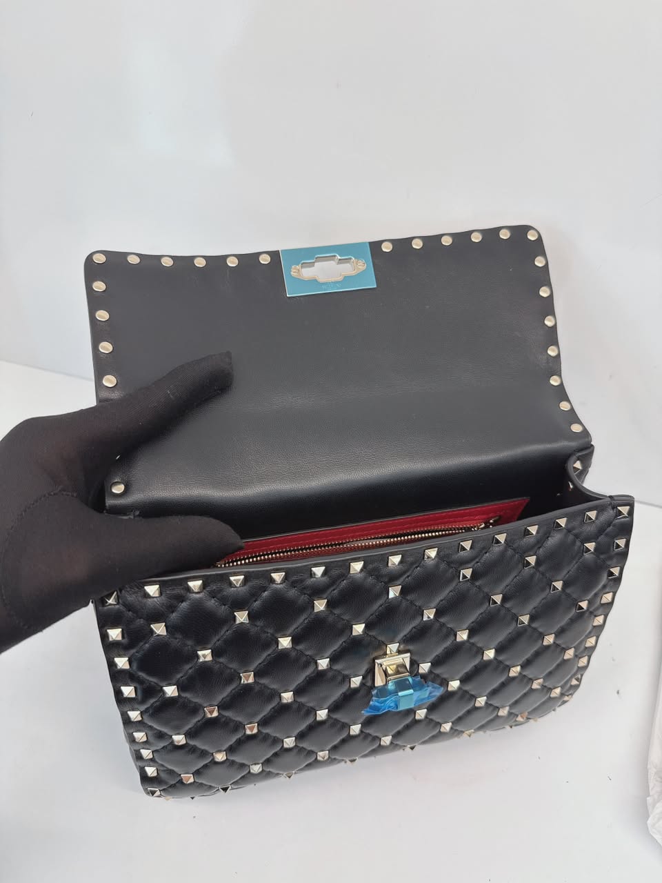 BLACK MEDIUM ROCKSTUD SPIKE CHAIN BAG IN NAPPA LEATHER