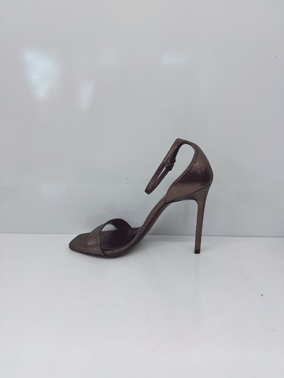 METALLIC BRONZE GUNMETAL FINISH AMBER 105 SANDALS 37