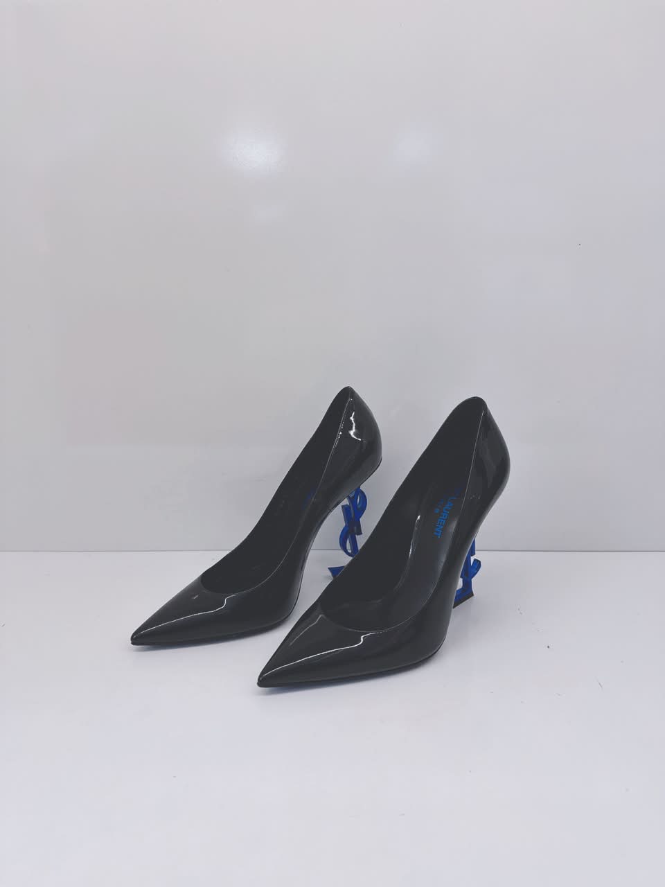 BLACK PATENT LEATHER OPYUM PUMPS 37