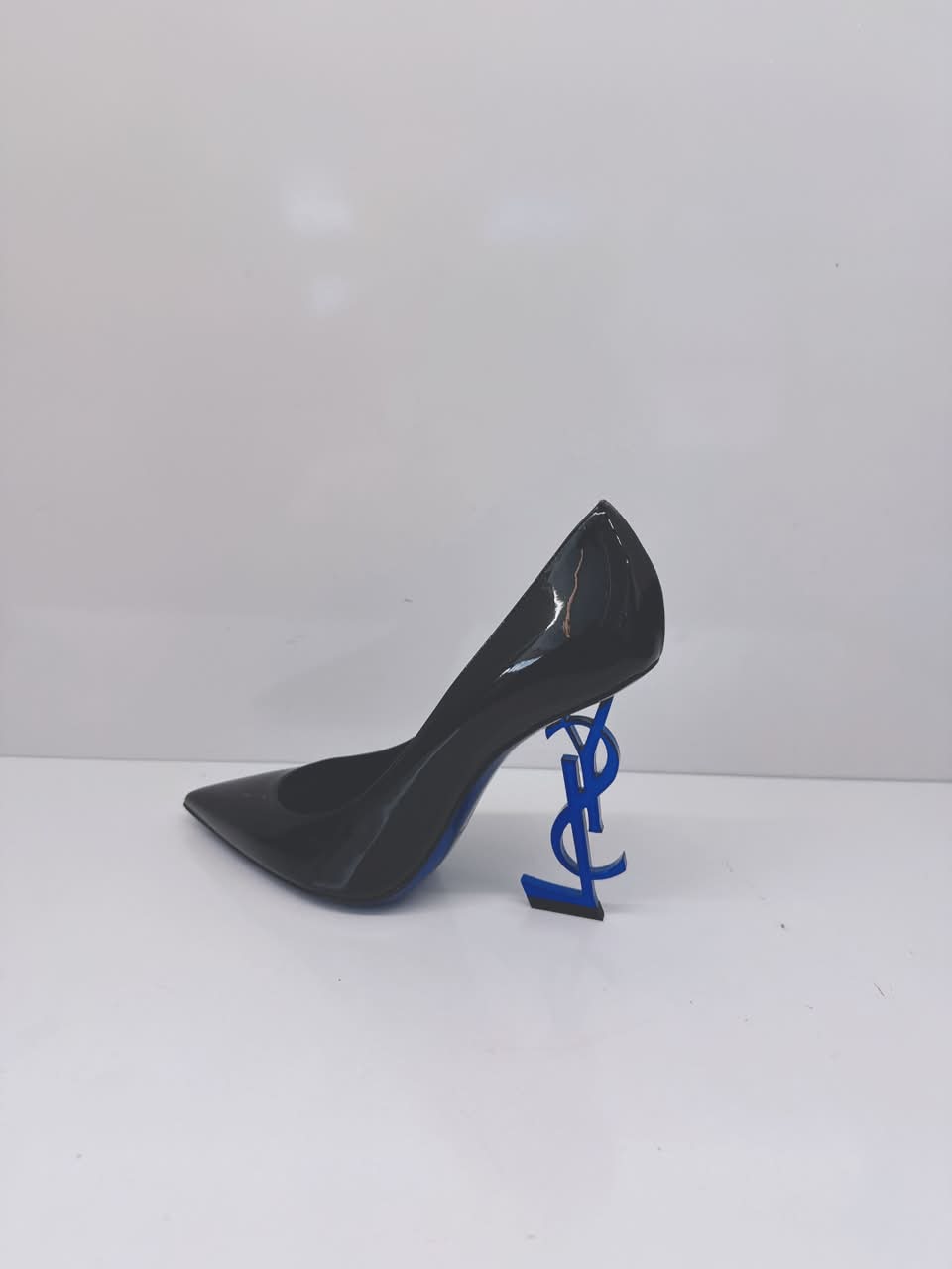 BLACK PATENT LEATHER OPYUM PUMPS 37