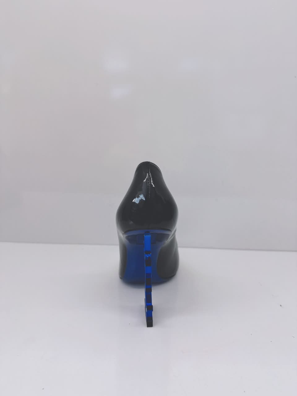 BLACK PATENT LEATHER OPYUM PUMPS 37