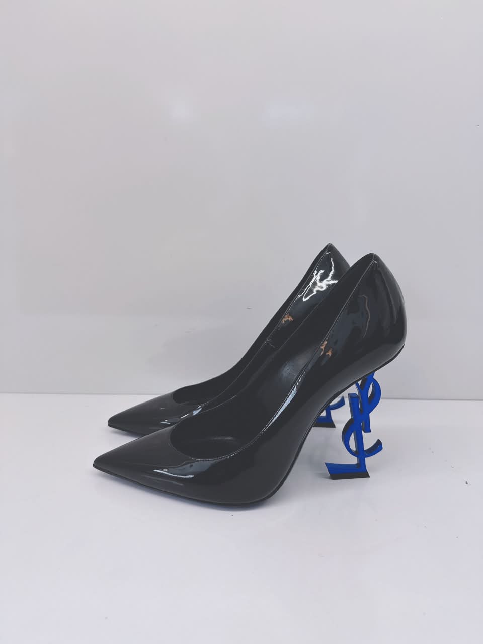 BLACK PATENT LEATHER OPYUM PUMPS 37