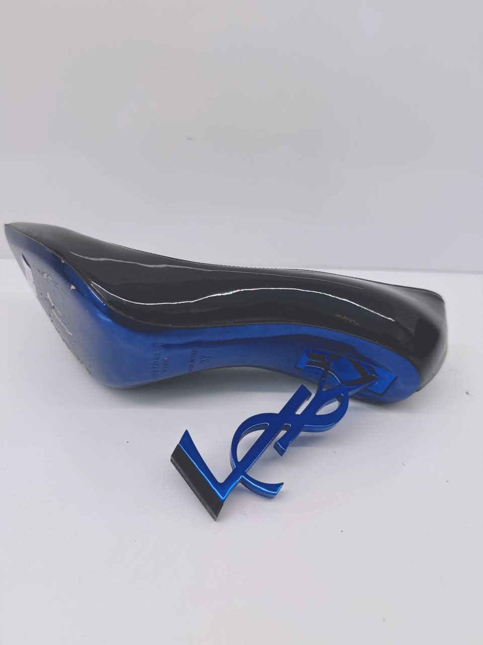 BLACK PATENT LEATHER OPYUM PUMPS 37