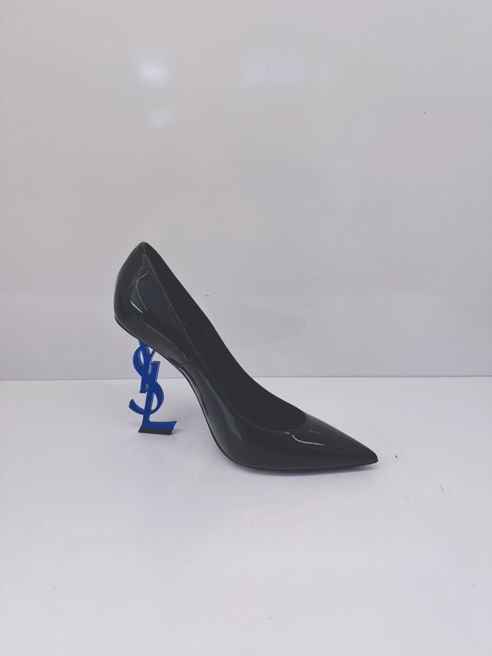 BLACK PATENT LEATHER OPYUM PUMPS 37