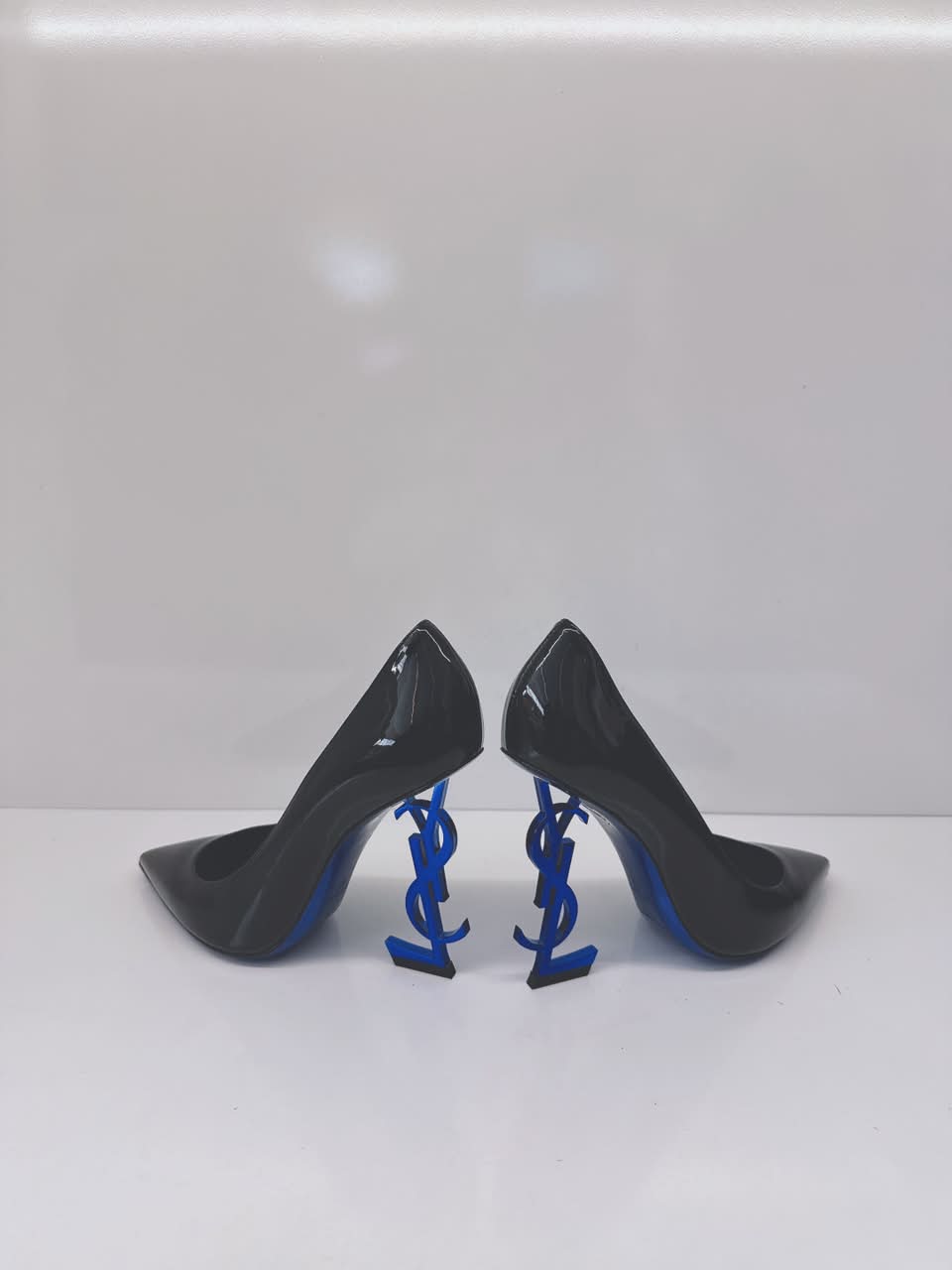 BLACK PATENT LEATHER OPYUM PUMPS 37