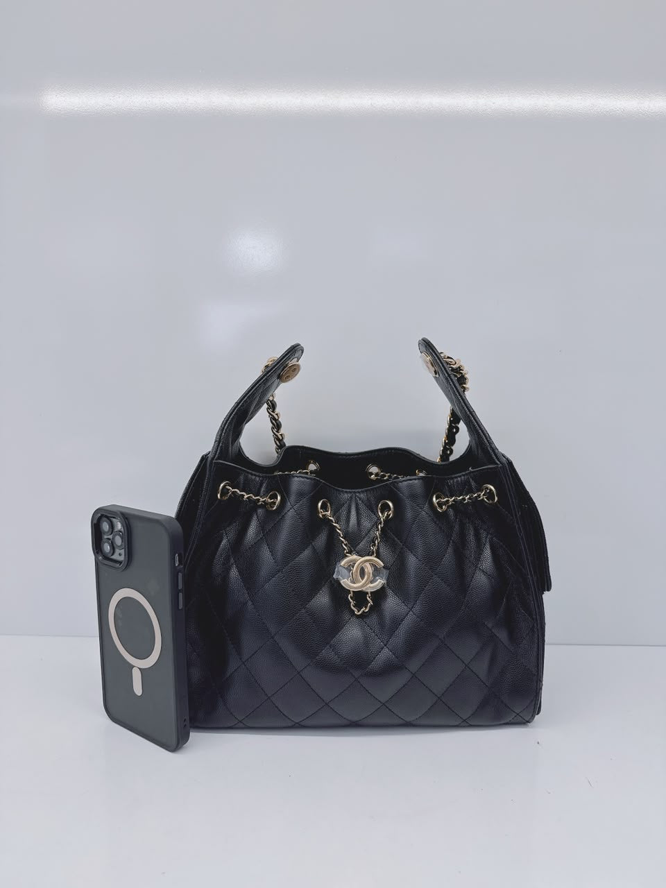 BLACK GRAINED CALFSKIN & GOLD TONE METAL CHANEL 25 SMALL HANDBAG