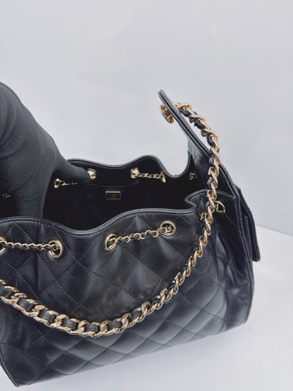 BLACK GRAINED CALFSKIN & GOLD TONE METAL CHANEL 25 SMALL HANDBAG