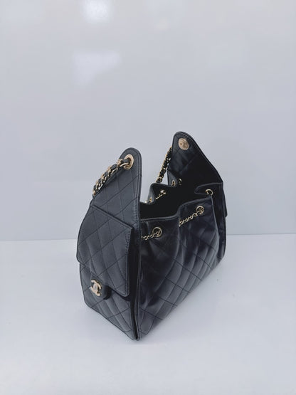 BLACK GRAINED CALFSKIN & GOLD TONE METAL CHANEL 25 SMALL HANDBAG