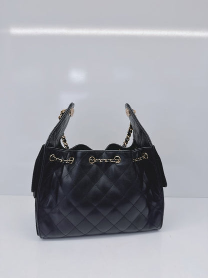BLACK GRAINED CALFSKIN & GOLD TONE METAL CHANEL 25 SMALL HANDBAG