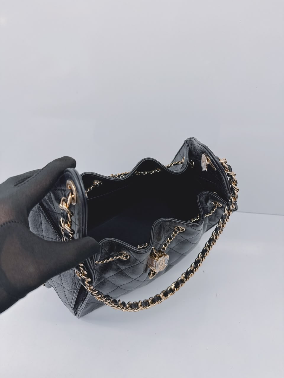 BLACK GRAINED CALFSKIN & GOLD TONE METAL CHANEL 25 SMALL HANDBAG