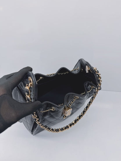 BLACK GRAINED CALFSKIN & GOLD TONE METAL CHANEL 25 SMALL HANDBAG
