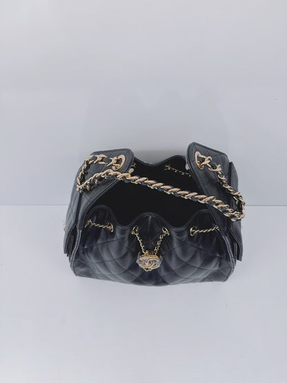 BLACK GRAINED CALFSKIN & GOLD TONE METAL CHANEL 25 SMALL HANDBAG
