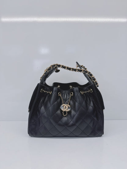 BLACK GRAINED CALFSKIN & GOLD TONE METAL CHANEL 25 SMALL HANDBAG