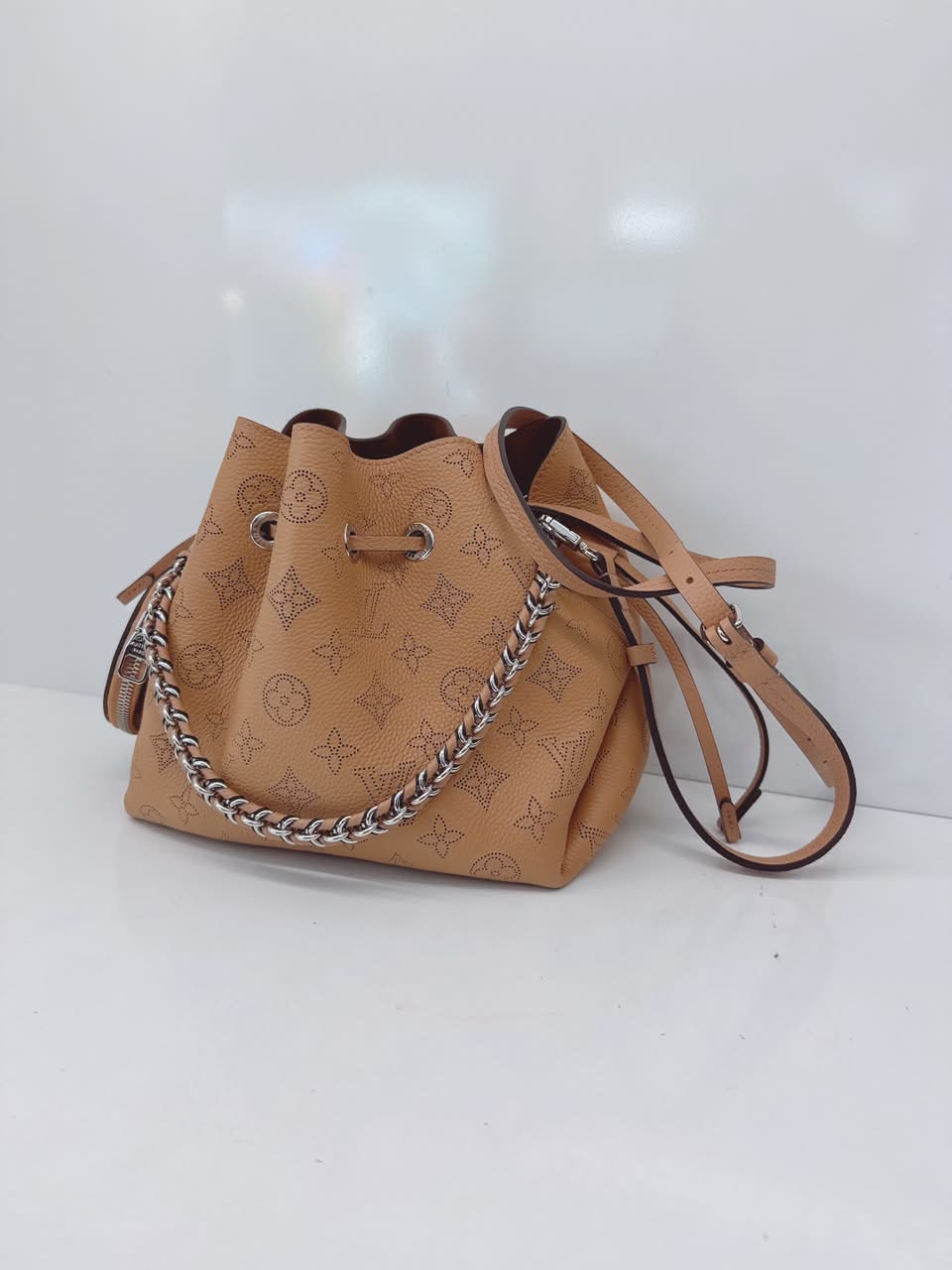 BEIGE MAHINA LEATHER BELLA BAG