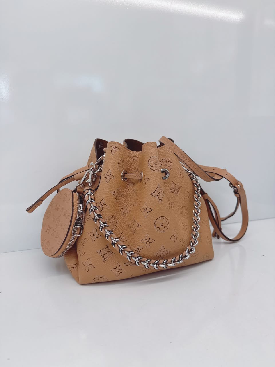 BEIGE MAHINA LEATHER BELLA BAG