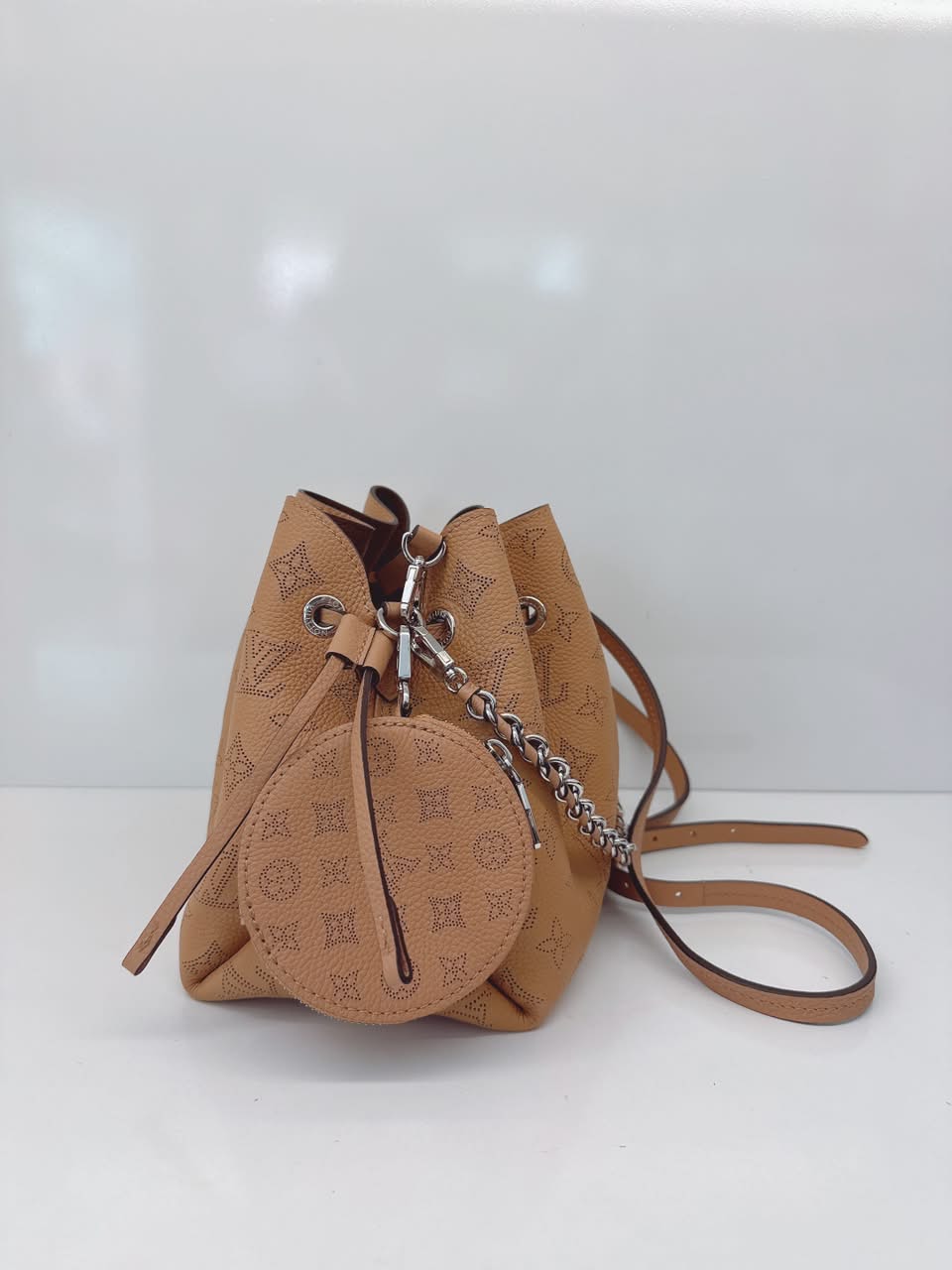 BEIGE MAHINA LEATHER BELLA BAG