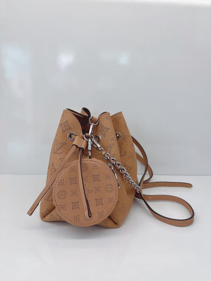 BEIGE MAHINA LEATHER BELLA BAG