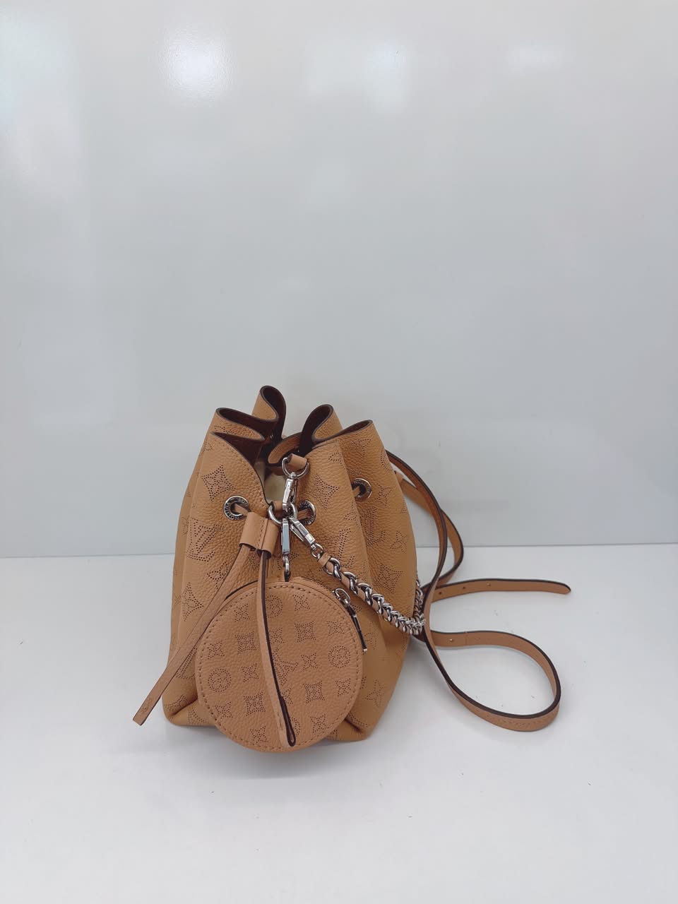 BEIGE MAHINA LEATHER BELLA BAG