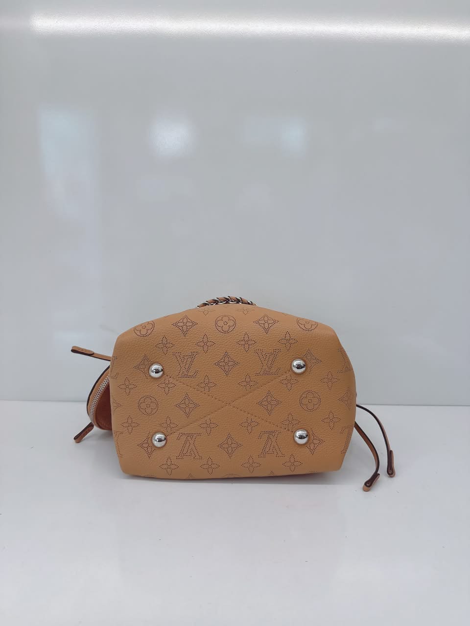 BEIGE MAHINA LEATHER BELLA BAG