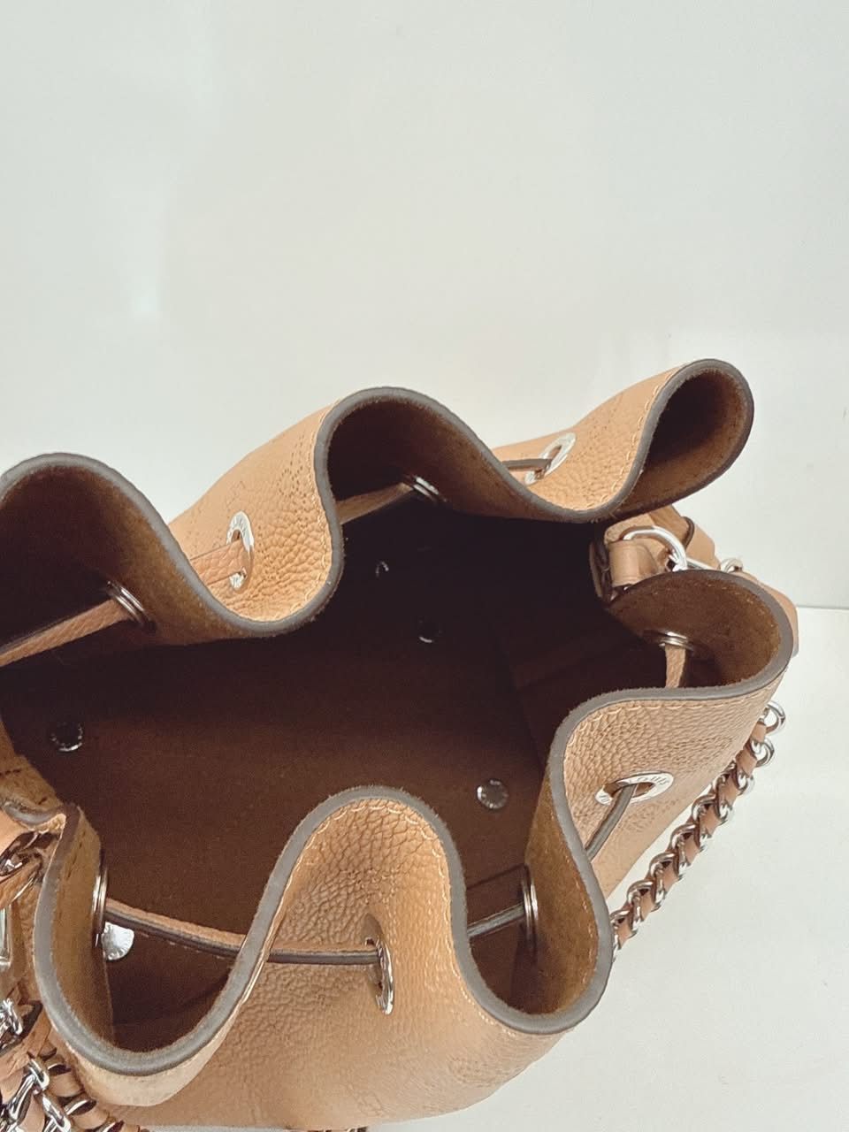 BEIGE MAHINA LEATHER BELLA BAG