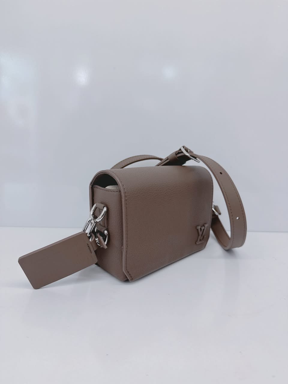 GREY TONED GRAINED COWHIDE LEATHER AEROGRAM FASTLINE WEARABLE WALLET