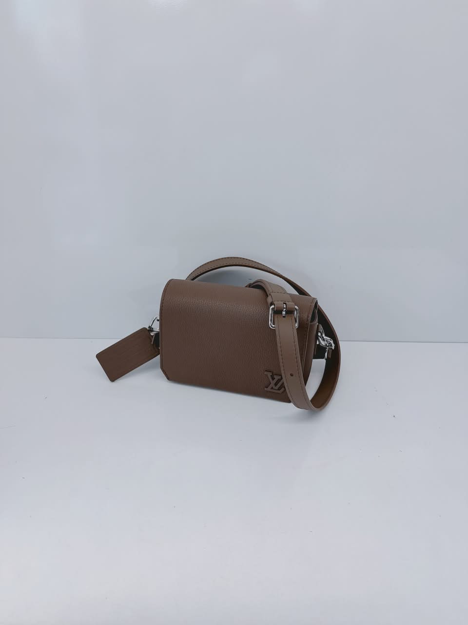GREY TONED GRAINED COWHIDE LEATHER AEROGRAM FASTLINE WEARABLE WALLET