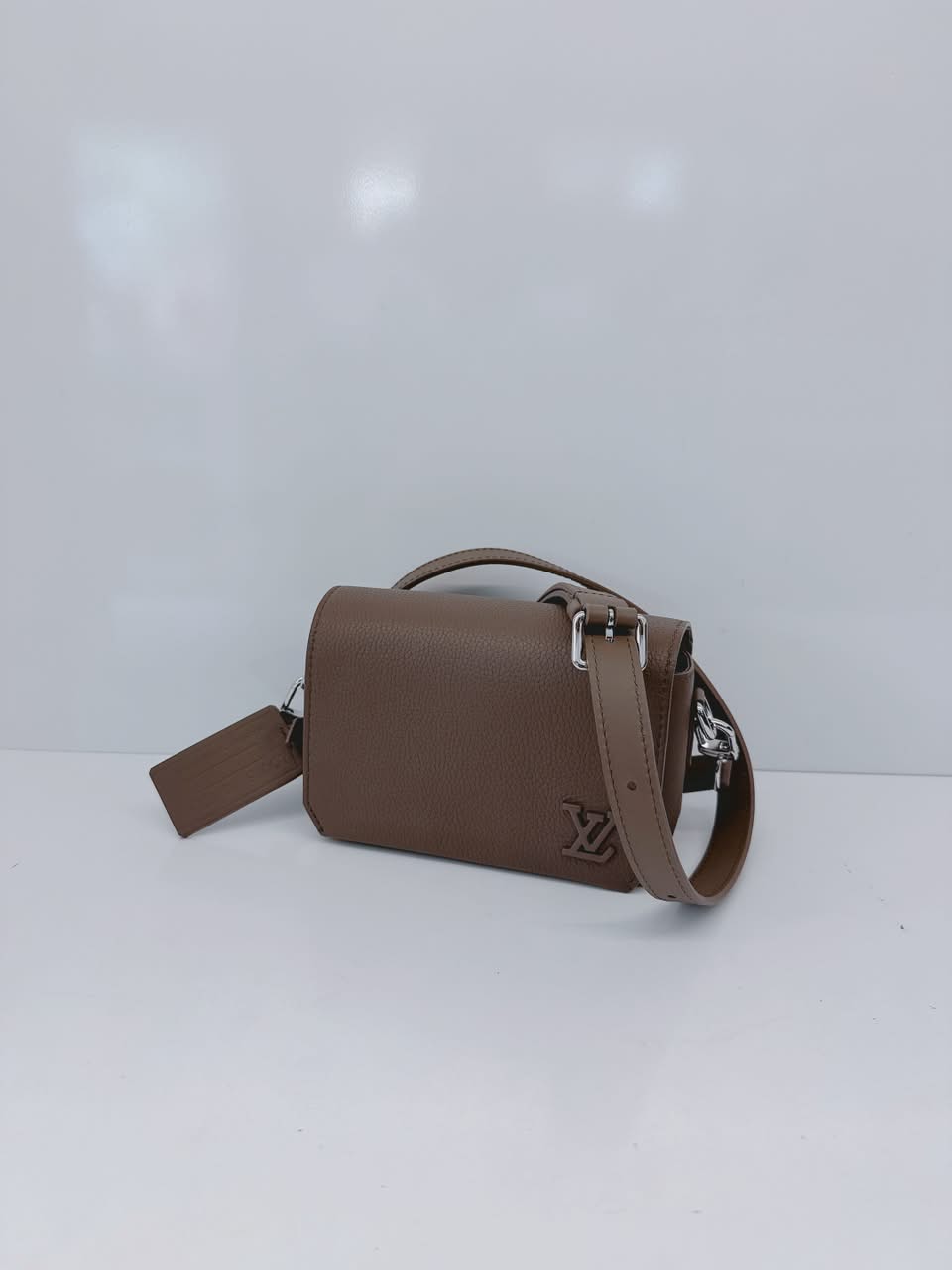 GREY TONED GRAINED COWHIDE LEATHER AEROGRAM FASTLINE WEARABLE WALLET