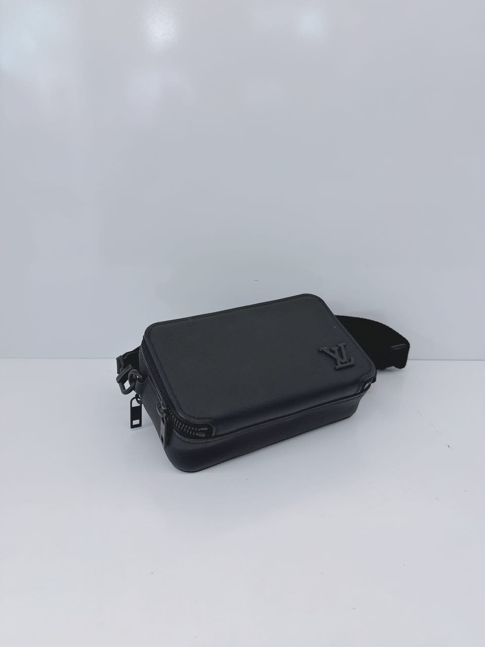 BLACK GRAINED CALF LEATHER APLHA WEARABLE WALLET