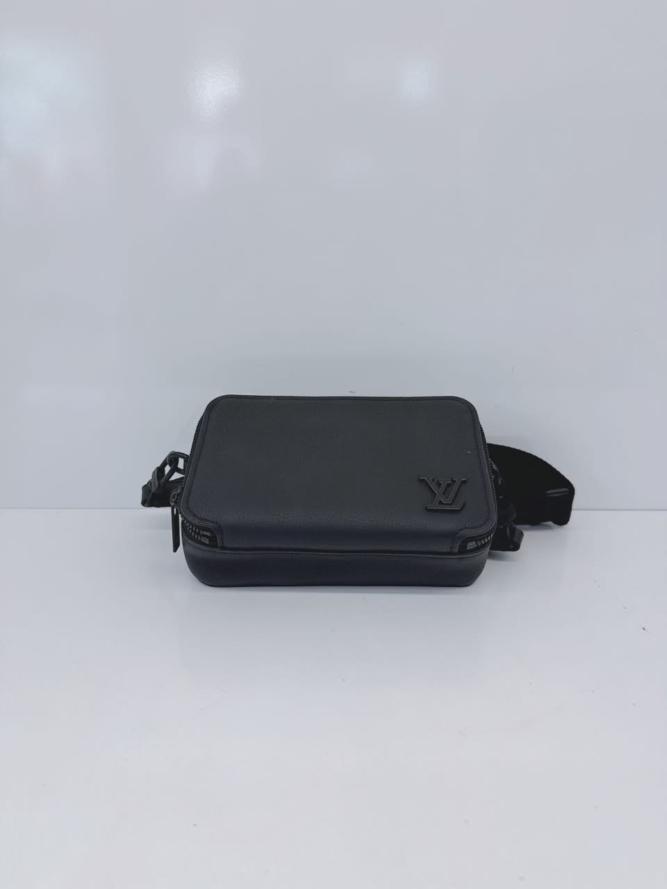 BLACK GRAINED CALF LEATHER APLHA WEARABLE WALLET