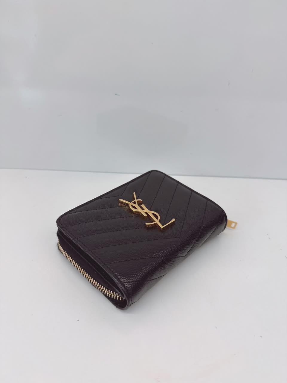 BLACK GRAIN DE POUDRE CASSANDRE MATELASSE COMPACT ZIP AROUND WALLET