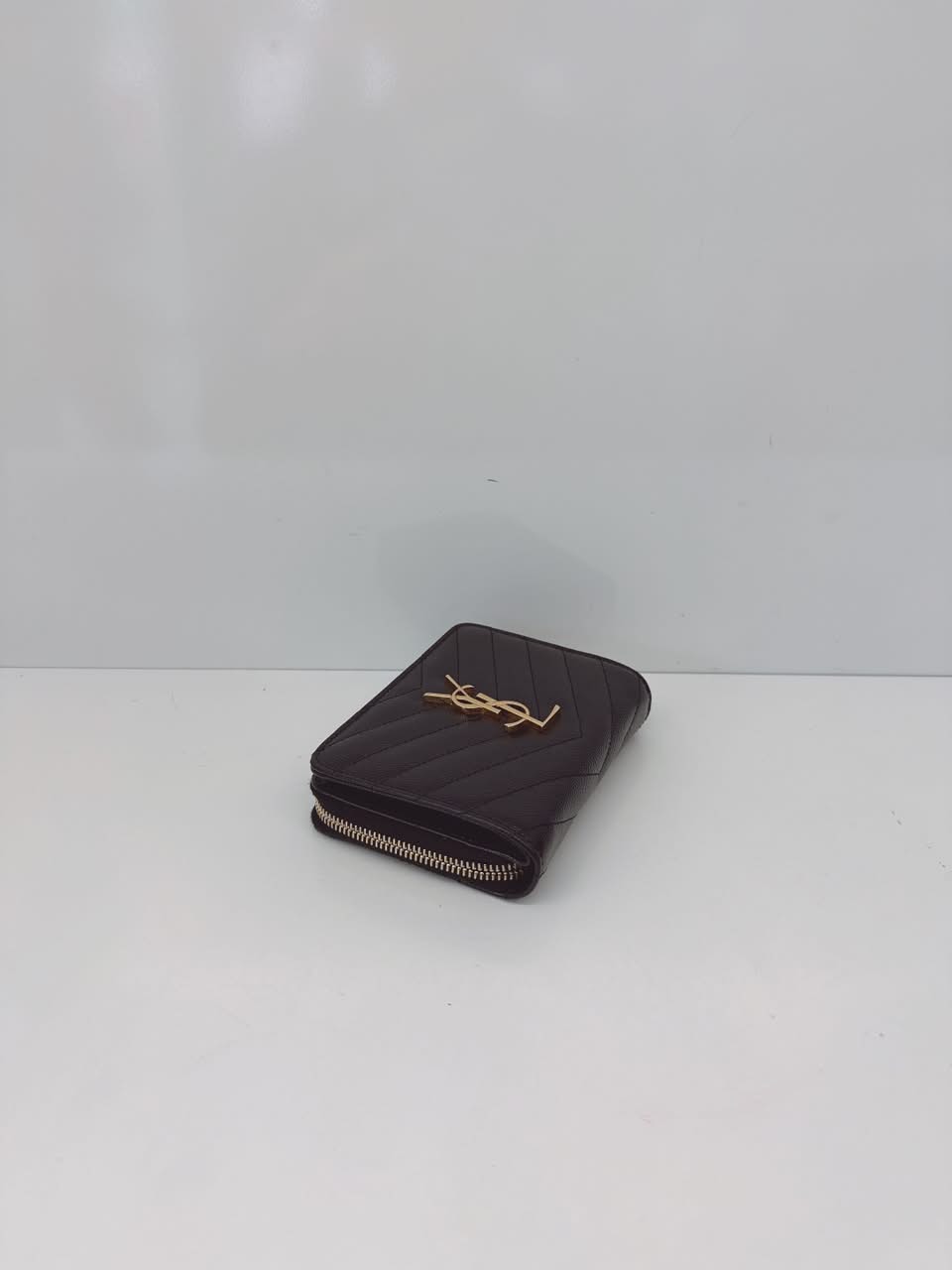 BLACK GRAIN DE POUDRE CASSANDRE MATELASSE COMPACT ZIP AROUND WALLET