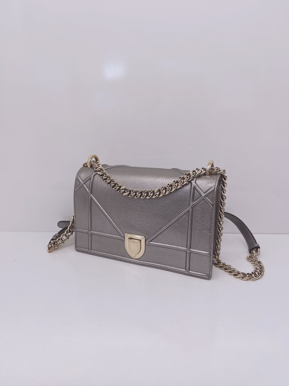 SILVER METALLIC LEATHER MEDIUM DIORAMA FLAP SHOULDER BAG