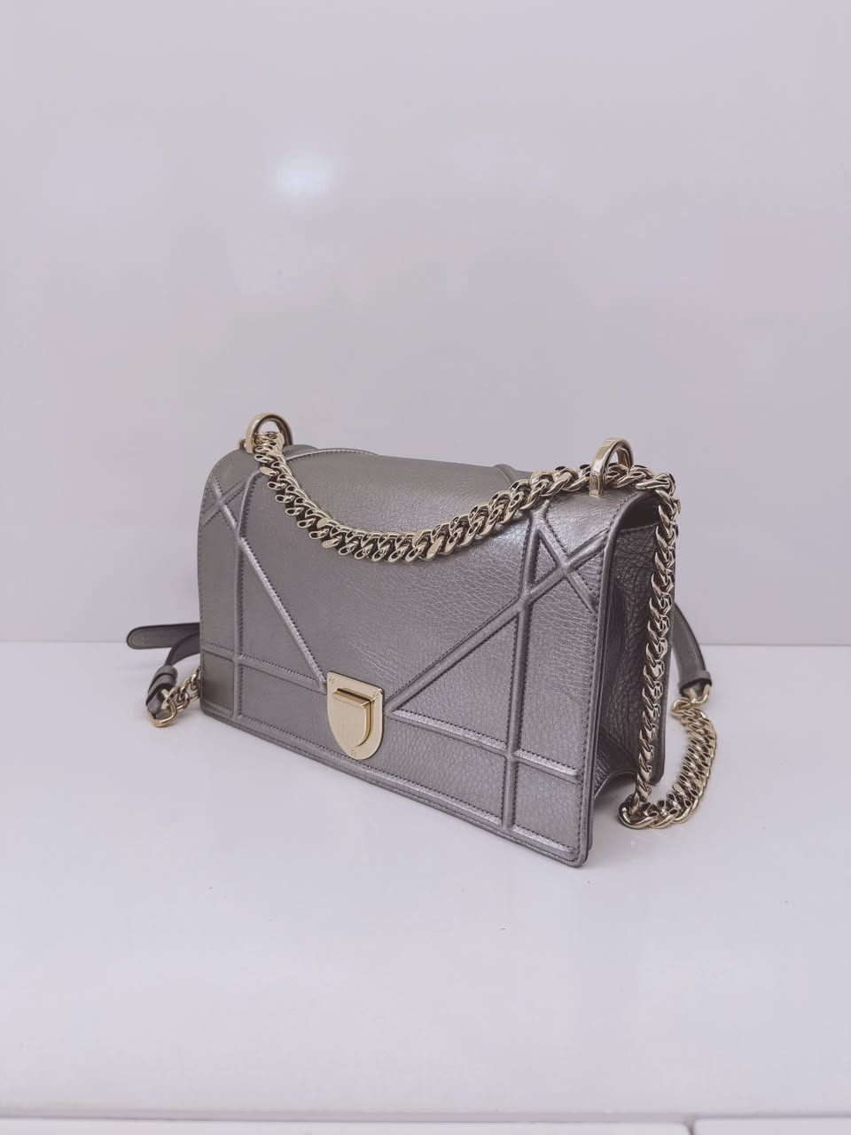 SILVER METALLIC LEATHER MEDIUM DIORAMA FLAP SHOULDER BAG