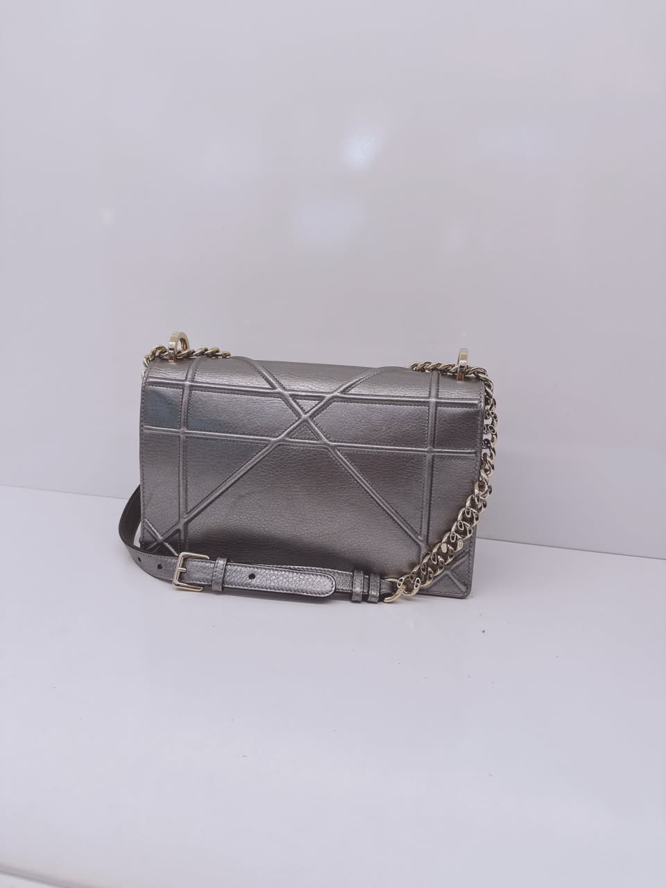 SILVER METALLIC LEATHER MEDIUM DIORAMA FLAP SHOULDER BAG