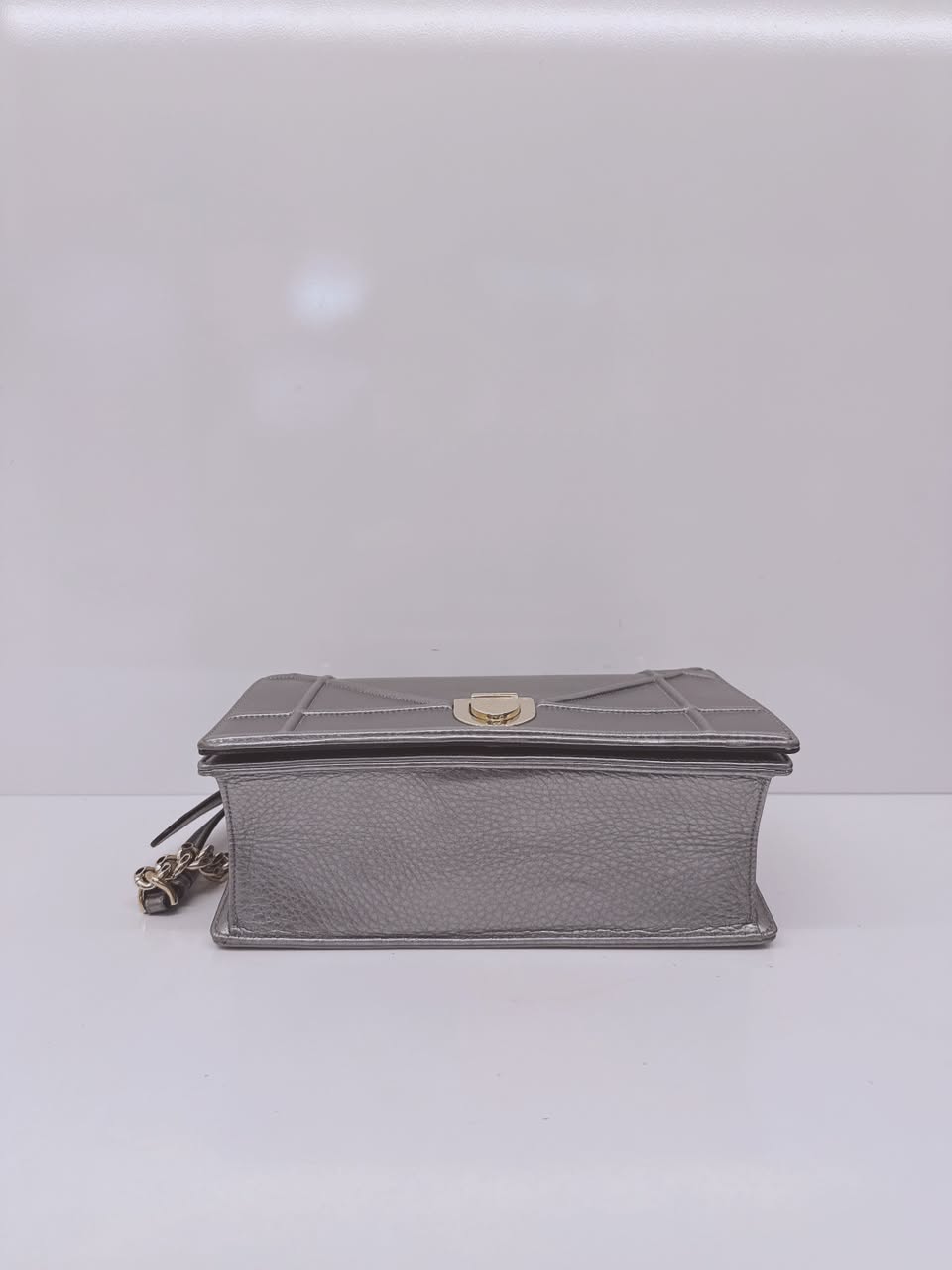 SILVER METALLIC LEATHER MEDIUM DIORAMA FLAP SHOULDER BAG