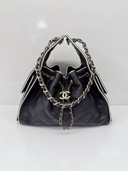 BLACK WHITE CALFSKIN CHANEL 25 SMALL HANDBAG GOLD-TONE METAL