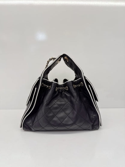BLACK WHITE CALFSKIN CHANEL 25 SMALL HANDBAG GOLD-TONE METAL