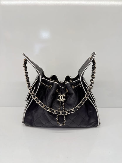 BLACK WHITE CALFSKIN CHANEL 25 SMALL HANDBAG GOLD-TONE METAL