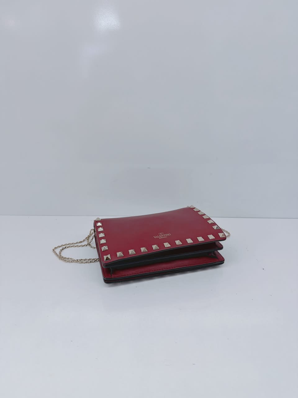 BURGUNDY LEATHER ROCKSTUD FLAP CHAIN CLUTCH