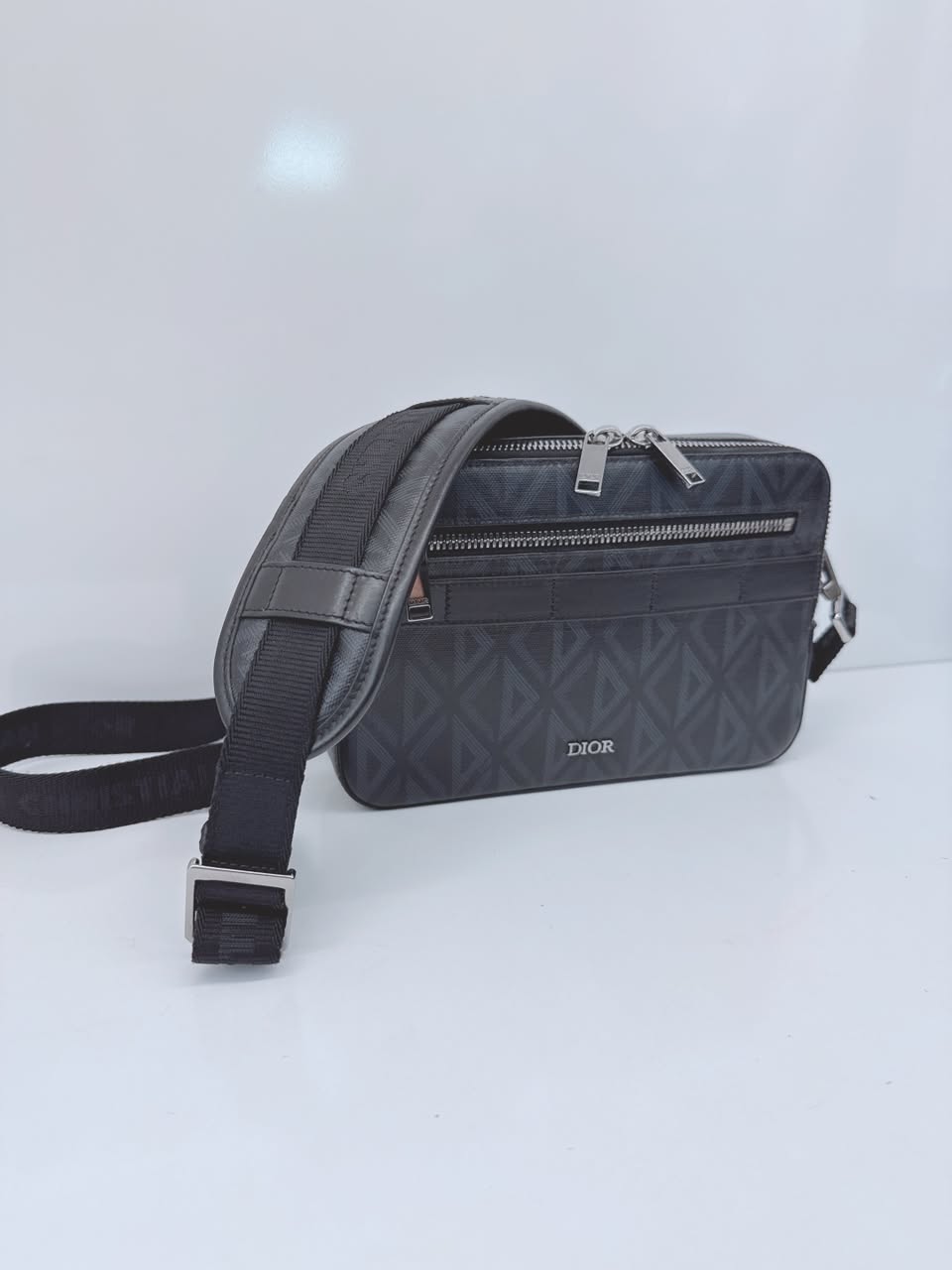 BLACK SAFARI DIAMOND SMALL MESSENGER BAG