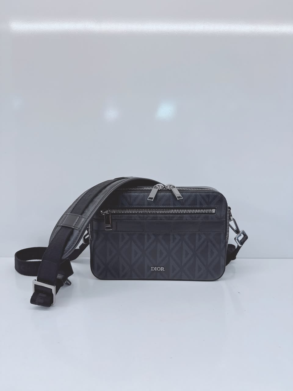 BLACK SAFARI DIAMOND SMALL MESSENGER BAG