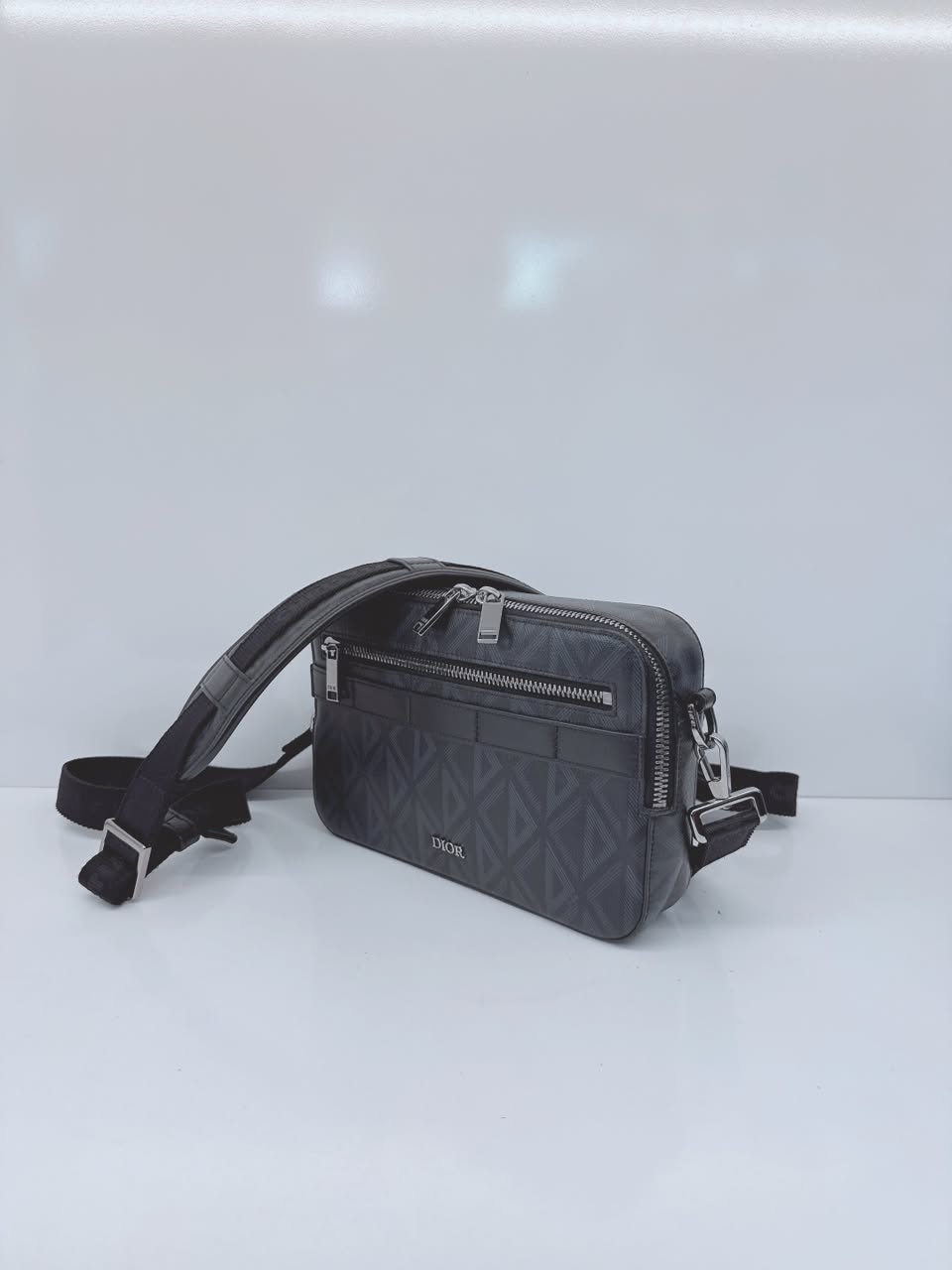 BLACK SAFARI DIAMOND SMALL MESSENGER BAG