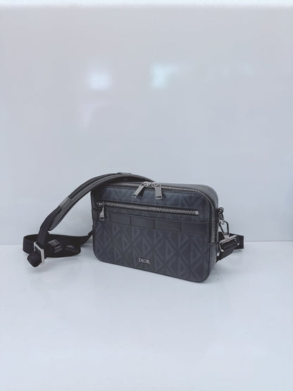 BLACK SAFARI DIAMOND SMALL MESSENGER BAG