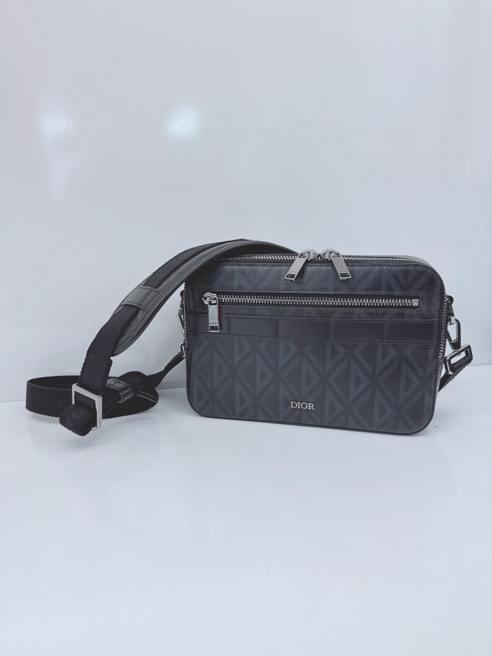 BLACK SAFARI DIAMOND SMALL MESSENGER BAG