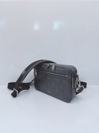 BLACK SAFARI DIAMOND SMALL MESSENGER BAG