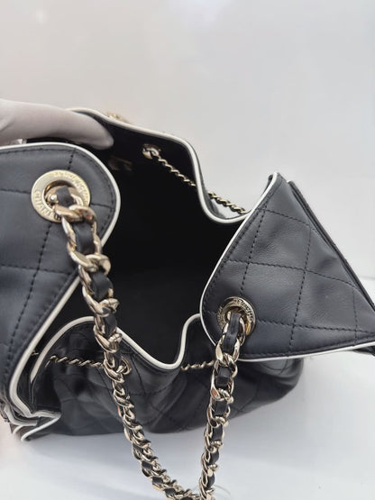 BLACK WHITE CALFSKIN CHANEL 25 SMALL HANDBAG GOLD-TONE METAL